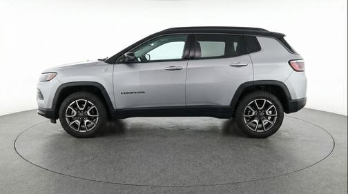 Silver Zynith Metallic Clearcoat 2025 Jeep Compass Trailhawk