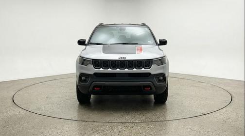 Silver Zynith Metallic Clearcoat 2025 Jeep Compass Trailhawk