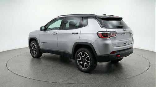 Silver Zynith Metallic Clearcoat 2025 Jeep Compass Trailhawk