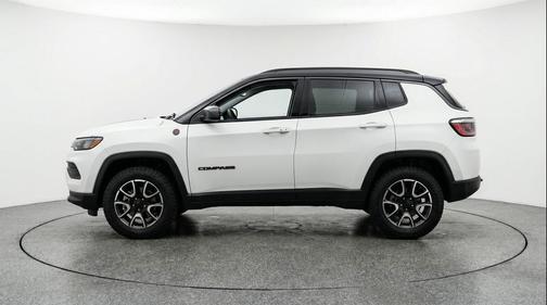 Bright White Clearcoat 2025 Jeep Compass Trailhawk