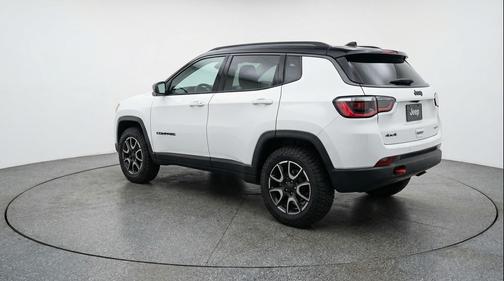 Bright White Clearcoat 2025 Jeep Compass Trailhawk