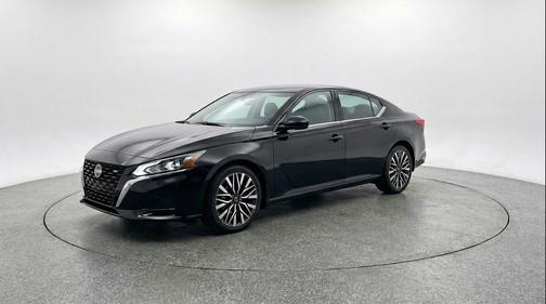 Super Black 2025 Nissan Altima SV FWD