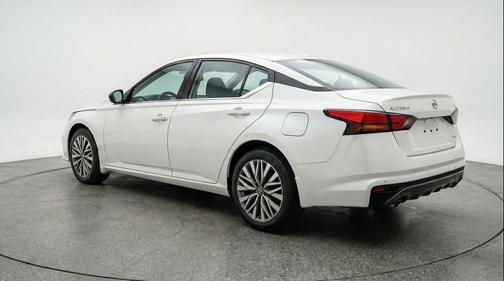 Glacier White 2025 Nissan Altima SV FWD