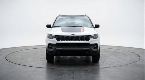 Bright White Clearcoat 2025 Jeep Compass Trailhawk