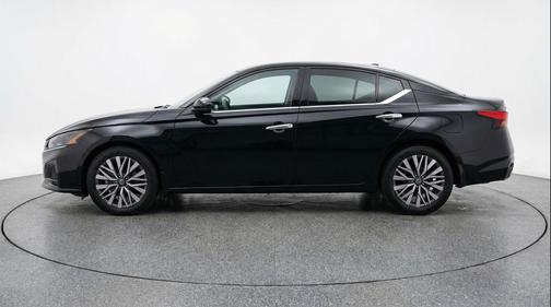 Super Black 2025 Nissan Altima SV FWD