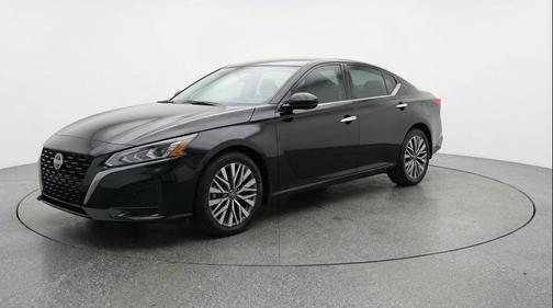 Super Black 2025 Nissan Altima SV FWD