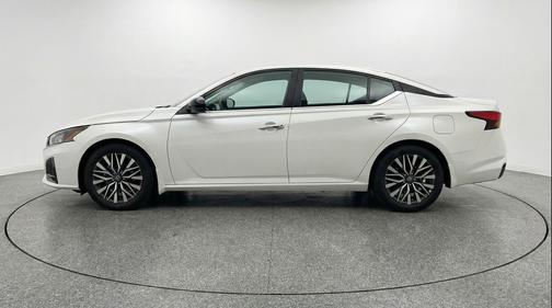Glacier White 2025 Nissan Altima SV FWD