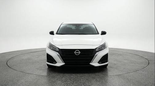 Glacier White 2025 Nissan Altima SV FWD