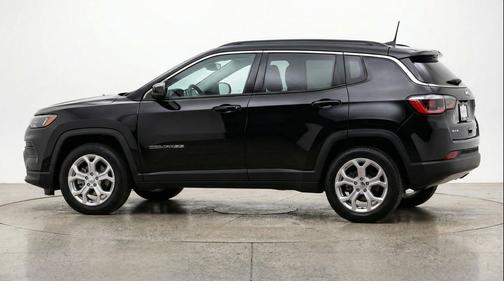 Diamond Black Crystal Pearlcoat 2025 Jeep Compass Latitude