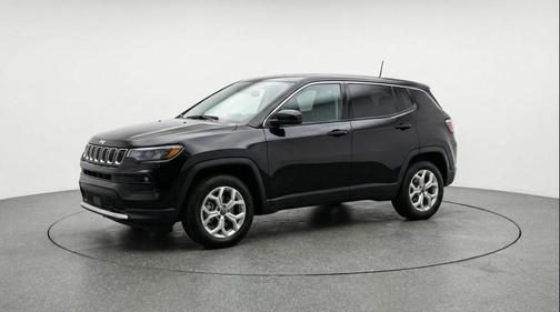 Diamond Black Crystal Pearlcoat 2025 Jeep Compass Latitude