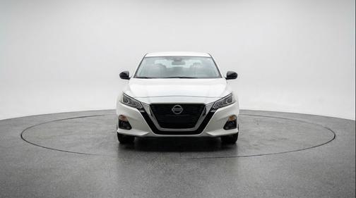 Glacier White 2025 Nissan Altima SV FWD