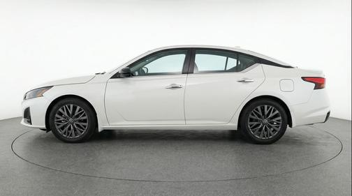 Glacier White 2025 Nissan Altima SV FWD