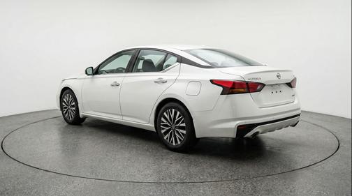 Glacier White 2025 Nissan Altima SV FWD