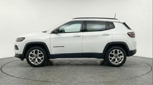 Bright White Clearcoat 2025 Jeep Compass Latitude