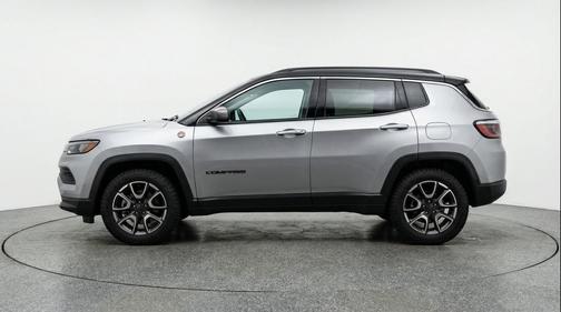 Silver Zynith Metallic Clearcoat 2025 Jeep Compass Trailhawk