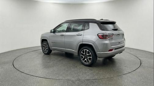 Silver Zynith Metallic Clearcoat 2025 Jeep Compass Trailhawk