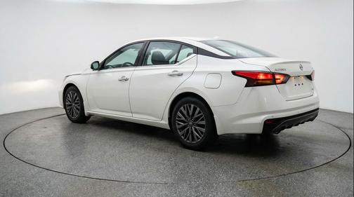 Glacier White 2025 Nissan Altima SV FWD