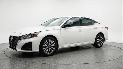 Glacier White 2025 Nissan Altima SV FWD