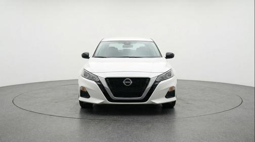 Glacier White 2025 Nissan Altima SV FWD