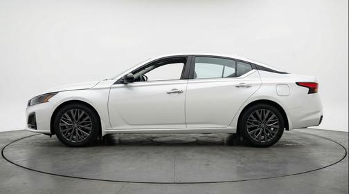 Glacier White 2025 Nissan Altima SV FWD