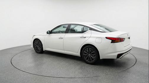 Glacier White 2025 Nissan Altima SV FWD