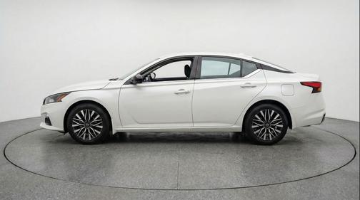 Glacier White 2025 Nissan Altima SV FWD