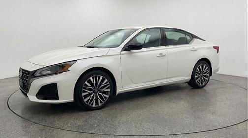 Glacier White 2025 Nissan Altima SV FWD