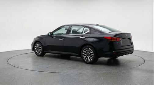 Super Black 2025 Nissan Altima SV FWD