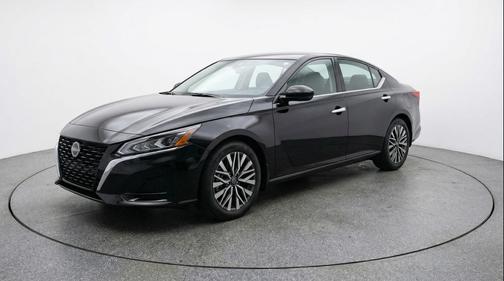 Super Black 2025 Nissan Altima SV FWD