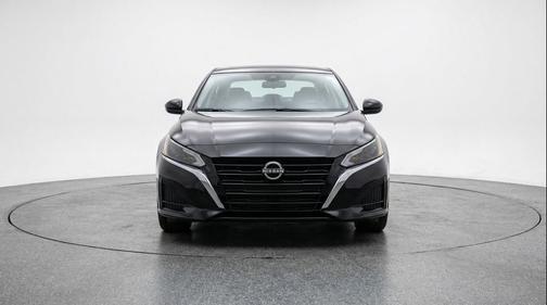 Super Black 2025 Nissan Altima SV FWD