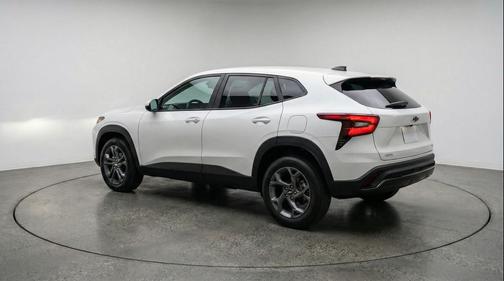 Summit White 2025 Chevrolet Trax LT