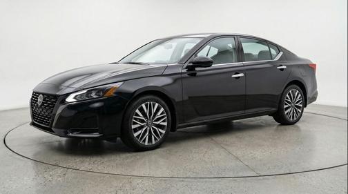 Super Black 2025 Nissan Altima SV FWD