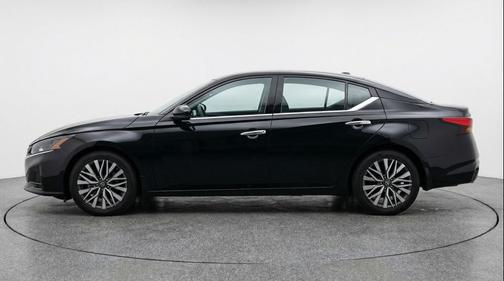 Super Black 2025 Nissan Altima SV FWD