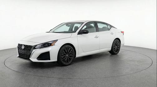 Glacier White 2025 Nissan Altima SV FWD