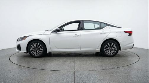 Glacier White 2025 Nissan Altima SV FWD