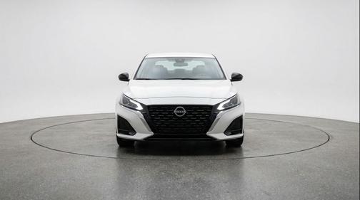 Glacier White 2025 Nissan Altima SV FWD