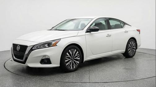 Glacier White 2025 Nissan Altima SV FWD