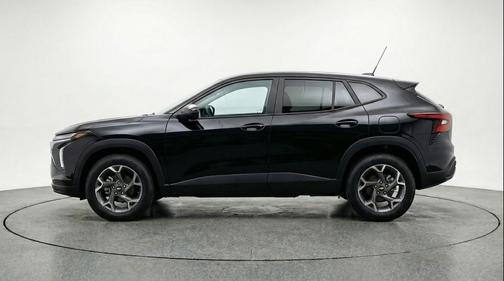 Mosaic Black Metallic 2025 Chevrolet Trax LT