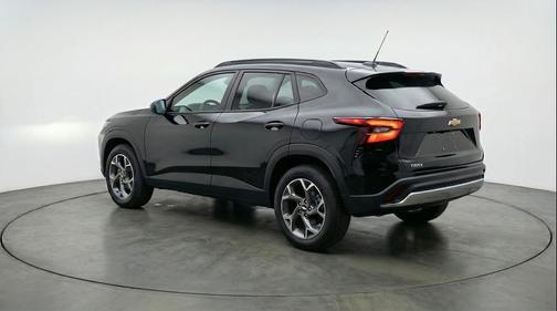 Mosaic Black Metallic 2025 Chevrolet Trax LT