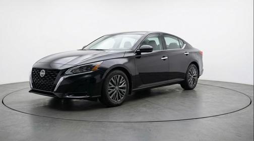 Super Black 2025 Nissan Altima SV FWD