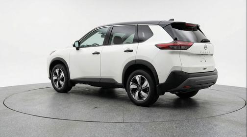 Everest White Pearl Tricoat 2025 Nissan Rogue SV