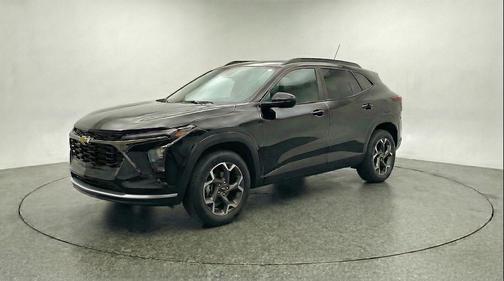 Mosaic Black Metallic 2025 Chevrolet Trax LT