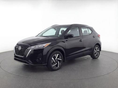 Super Black 2025 Nissan Kicks SV