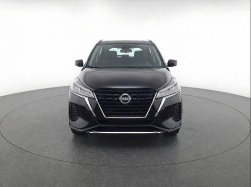 Super Black 2025 Nissan Kicks SV