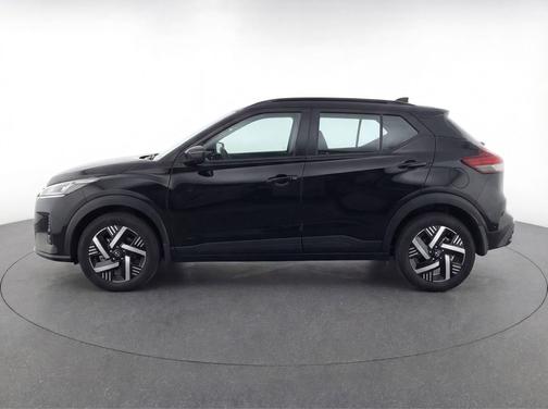 Super Black 2025 Nissan Kicks SV