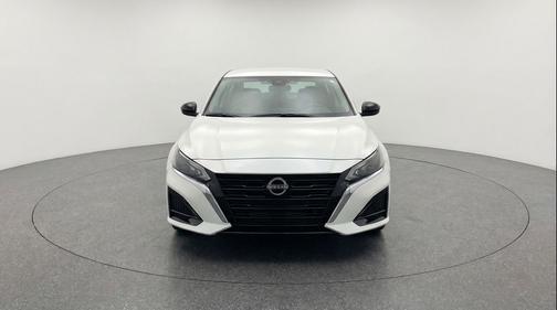 Glacier White 2025 Nissan Altima SV FWD