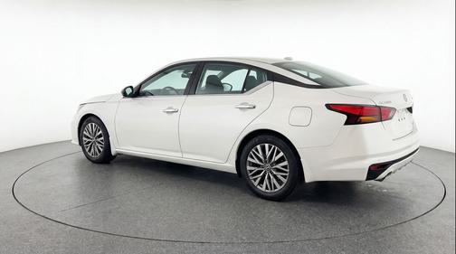 Glacier White 2025 Nissan Altima SV FWD