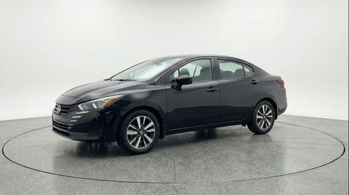 Super Black 2025 Nissan Versa 1.6 SV