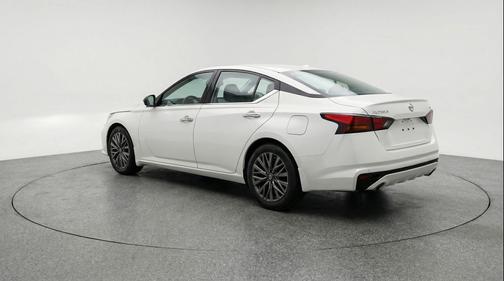 Glacier White 2025 Nissan Altima SV FWD