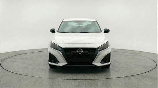 Glacier White 2025 Nissan Altima SV FWD